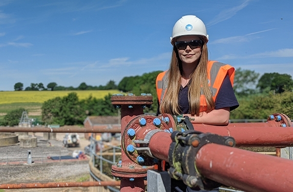 https://www.energyutilitiesjobs.co.uk/app/uploads/2021/03/Rachael-Trigg-at-Chieveley-Sewage-Works-2_web.jpg